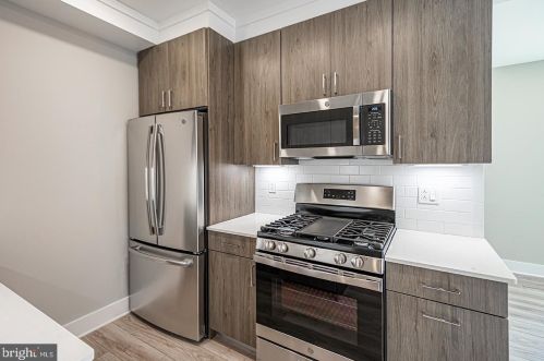 746 16th St, Philadelphia, PA 19130-2924