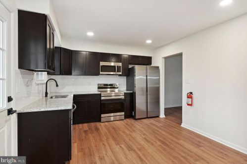 1050 Bennett Dr, West Deptford NJ exterior