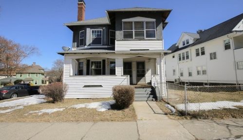 785 Pleasant St, Worcester, MA 01602-1927