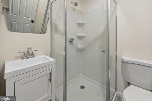 1050 Bennett Dr, West Deptford NJ exterior