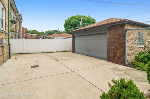 2224 Oak Park Ave, Forest View IL 60402-2219 exterior