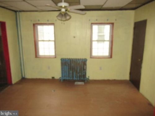 124 Edith Ave, West Deptford NJ 08096-3521 exterior