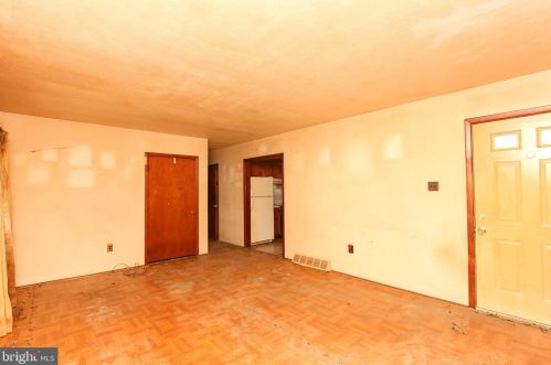 352 Mantua Ave, West Deptford NJ 08066-1277 exterior