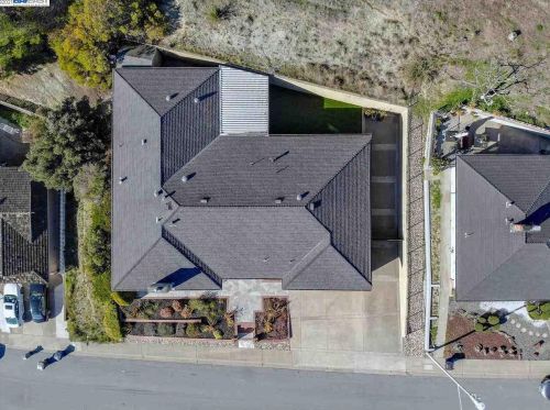 1476 Regent Dr, San Leandro CA 94577-5323 exterior