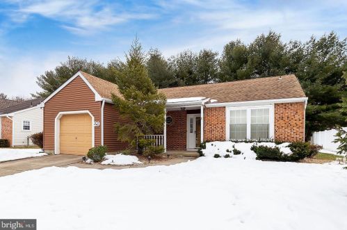 29 Knollwood Dr, West Deptford NJ 08096-6701 exterior