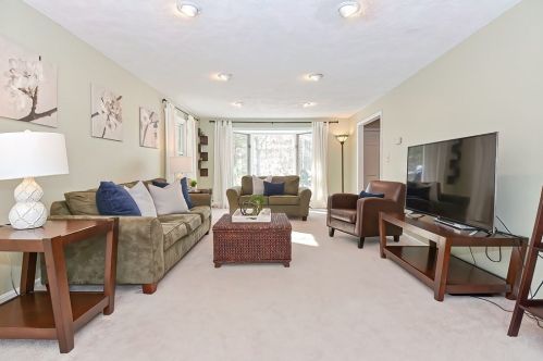 11 Robin Rd, Norfolk MA 02056-1731 exterior