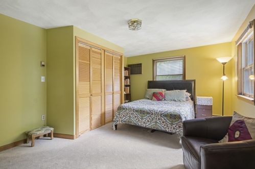 2 Jonathan Rd, Burlington MA 01803-1414 exterior