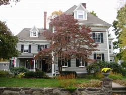 30 Chase St, Newton, MA 02459-2214