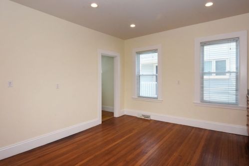 49 Highland Ave, Everett MA 02149-1434 exterior