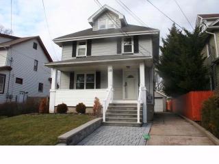 35 Grove St, Bergenfield, NJ 07621-2416
