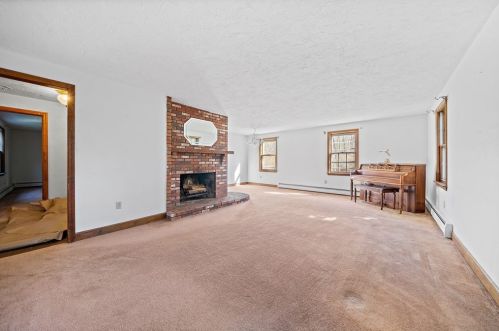 143 Rocky Hl Rd, Plymouth MA 02360-5501 exterior