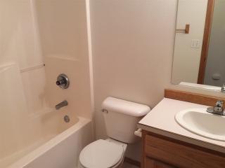 663 Meadows Dr, Mcminnville OR  97128-9549 exterior