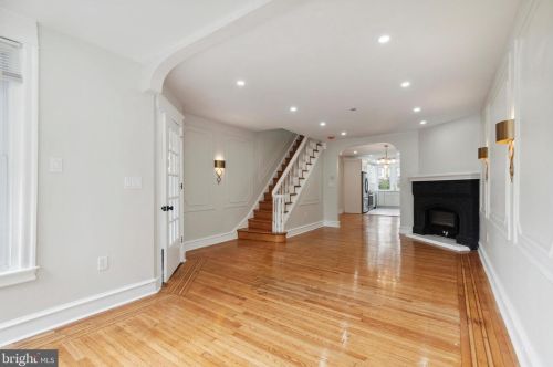 7326 20th St, Philadelphia, PA 19138-2717