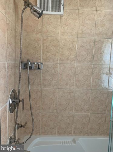 6822 Loretto Ave, Philadelphia PA 19111-5844 exterior