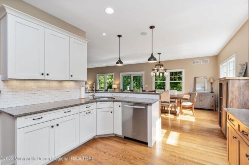 210 White Rd, Little Silver NJ 07739-1137 exterior