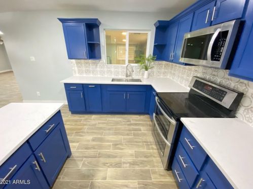 7015 Camelback Rd, Phoenix AZ  85033-1535 exterior