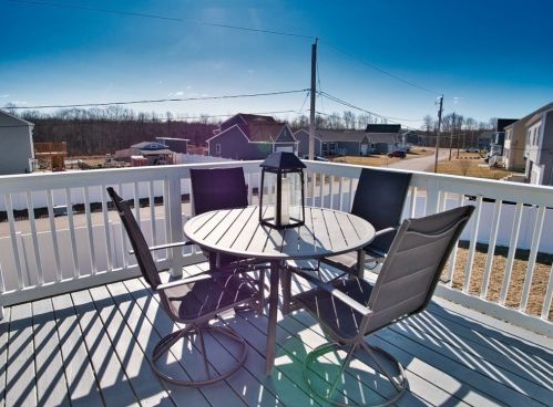 341 Courtney St, Fall River MA 02720-6726 exterior