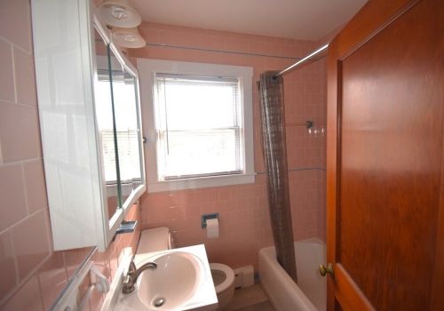 410 Shaw St, New Bedford MA 02745-5054 exterior