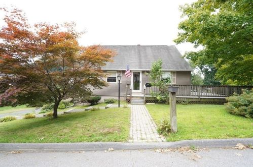 80 Gates Ln, Worcester, MA 01603-1849