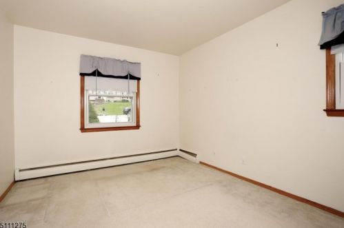 17 Russell Rd, Skyline Lakes NJ 07456-2230 exterior