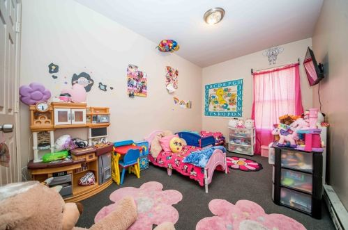 247 Dover St, Fall River MA 02721-2703 exterior