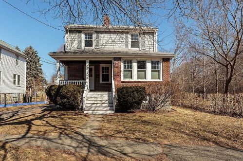 12 Parkway Cres, Milton, MA 02186-2719