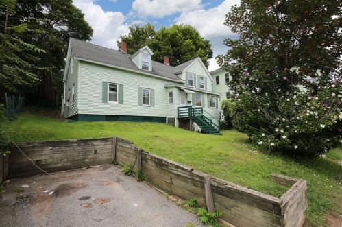 42 Mendon St, Worcester, MA 01604-4824