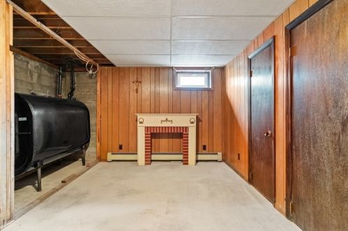 37 Spruce St, Milton MA 02186-4633 exterior