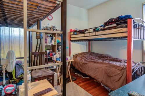 50 Beacon St, Fall River MA 02724-1534 exterior