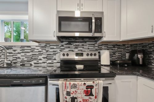 3 Leland Hill Rd, Sutton MA  01590-3852 exterior