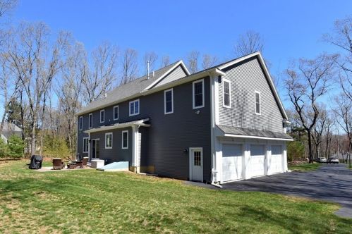 49 Brook St, Shrewsbury, MA 01545-4804