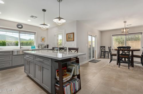 6720 11th St, Phoenix AZ  85014-1028 exterior