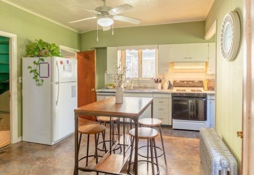 195 Barnaby St, Fall River MA 02720-3507 exterior