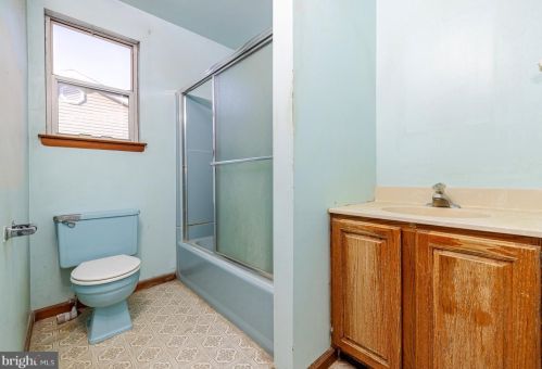 1352 Burkett Ave, West Deptford NJ 08093-1915 exterior