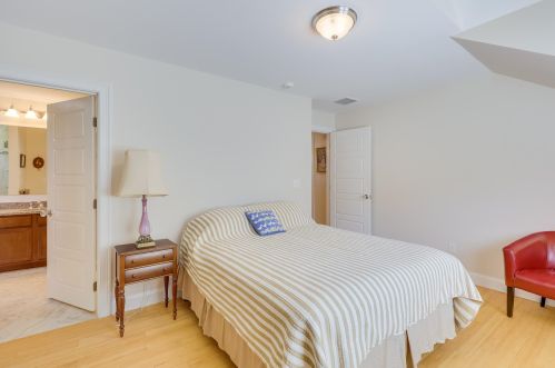 40 Main St, Falmouth MA 02540-3129 exterior