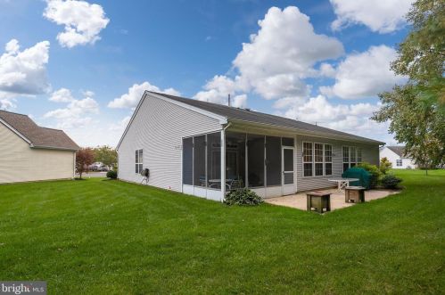 5 Taylor Ct, Columbus NJ  08022-2339 exterior