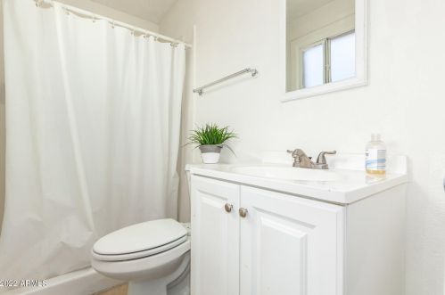 2221 61 Dr, Phoenix AZ 85033-4603 exterior