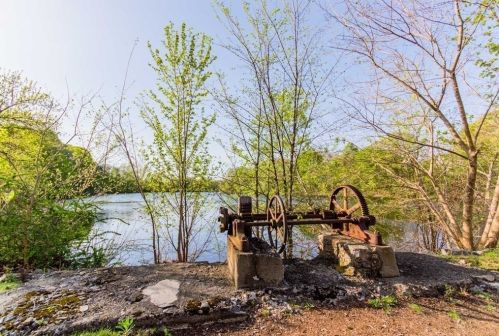 6 Stone Mill Dr, Dedham MA 02026-2929 exterior