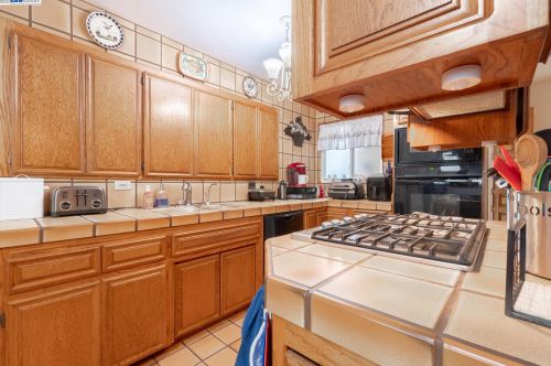 15625 Wicks Blvd, San Leandro, CA 94579-2252