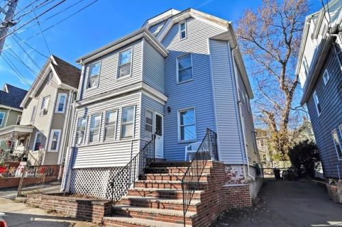 122 Walnut St, Everett MA  02149-2329 exterior