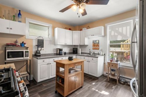 32 Warner St, Gloucester MA 01930-2841 exterior