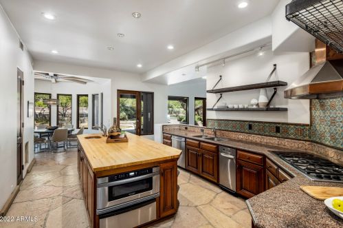 2020 Bethany Home Rd, Phoenix AZ 85014-2434 exterior