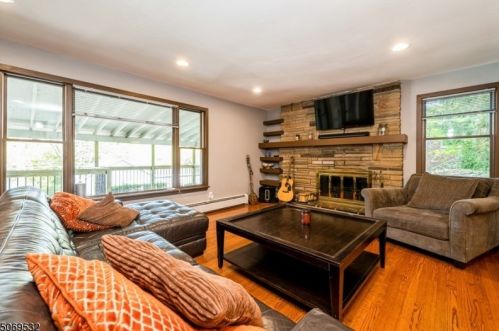 454 Skyline Lk Dr, Skyline Lakes NJ 07456-1917 exterior