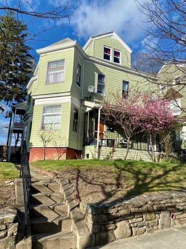 7 Stoneland Rd, Worcester, MA 01603-2621