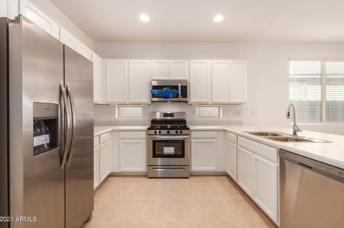 3737 64th Ln, Phoenix AZ  85043-1974 exterior