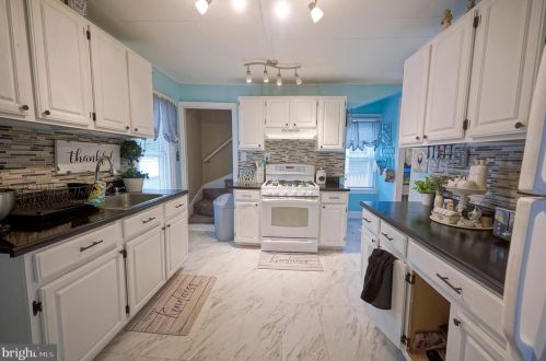 61 Barber Ave, West Deptford NJ 08096-2832 exterior