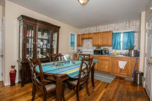 28 Bentley St, New Bedford, MA 02746-1943