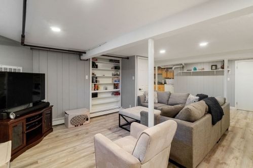 940 Randolph Ave, Milton MA 02186-4030 exterior