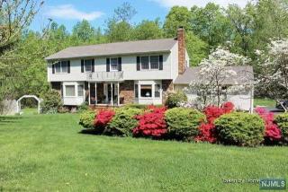 117 Cheshire Ln, Skyline Lakes, NJ 07456-2746