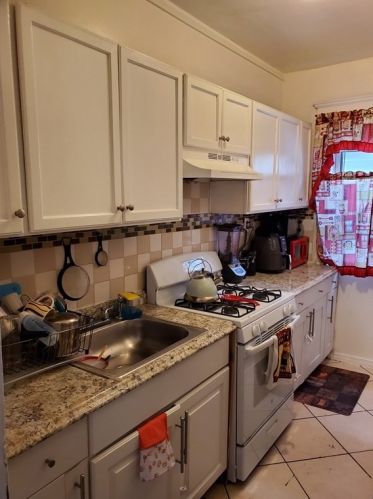 2 Avon St, Lawrence MA 01841-2632 exterior